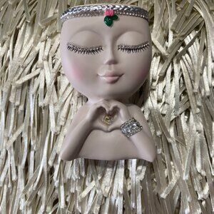 Make up brush storage